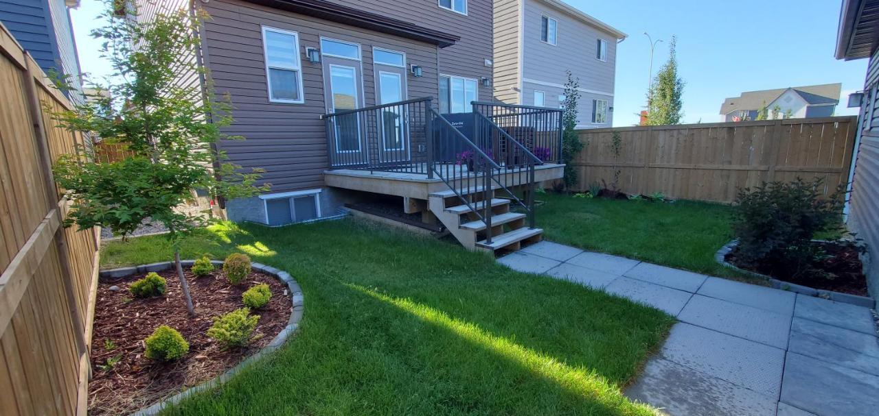 Delightful 1-Bedroom Private Suite In A New Home YYC 외부 사진