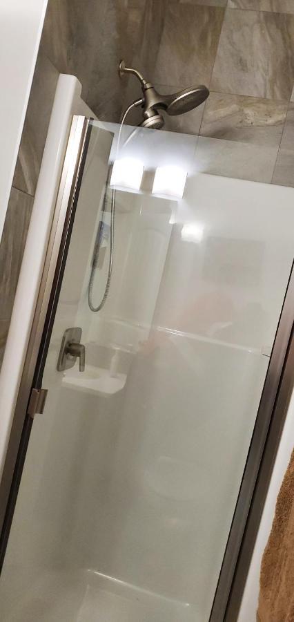 Delightful 1-Bedroom Private Suite In A New Home YYC 외부 사진