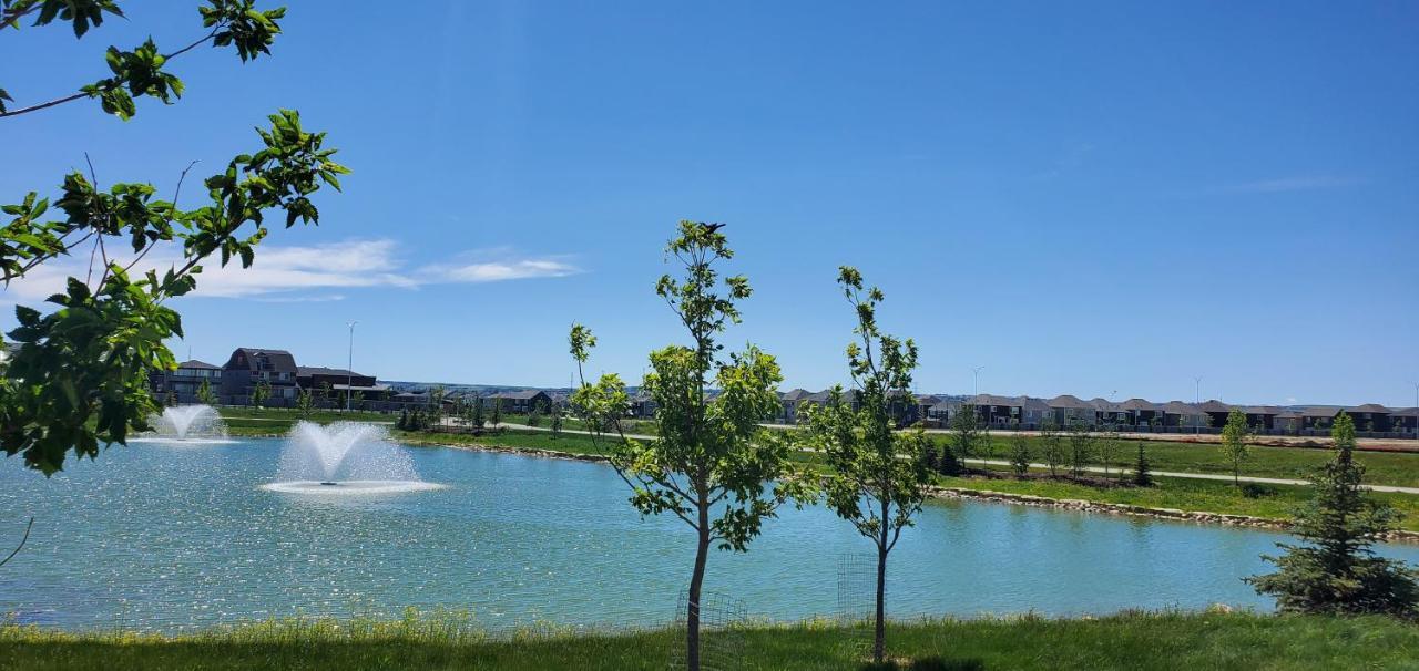 Delightful 1-Bedroom Private Suite In A New Home YYC 외부 사진